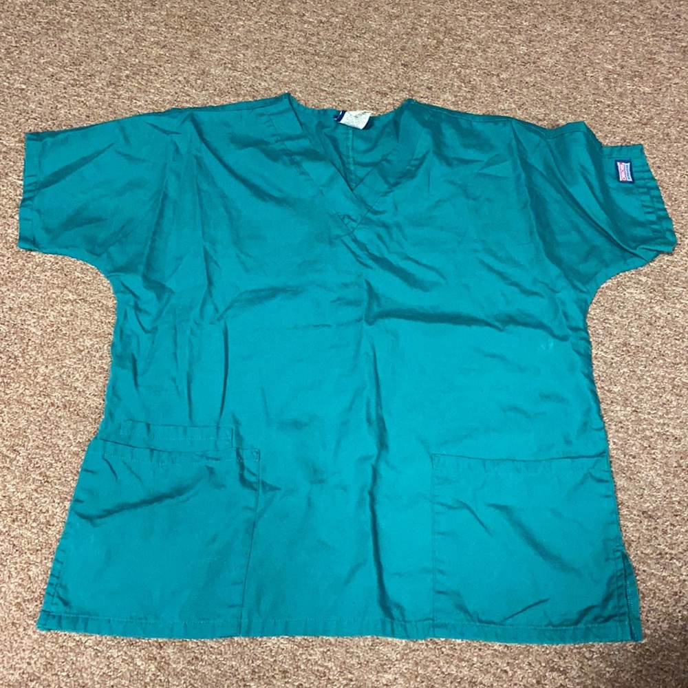 💥SOLD💥Small hunter green Cherokee top